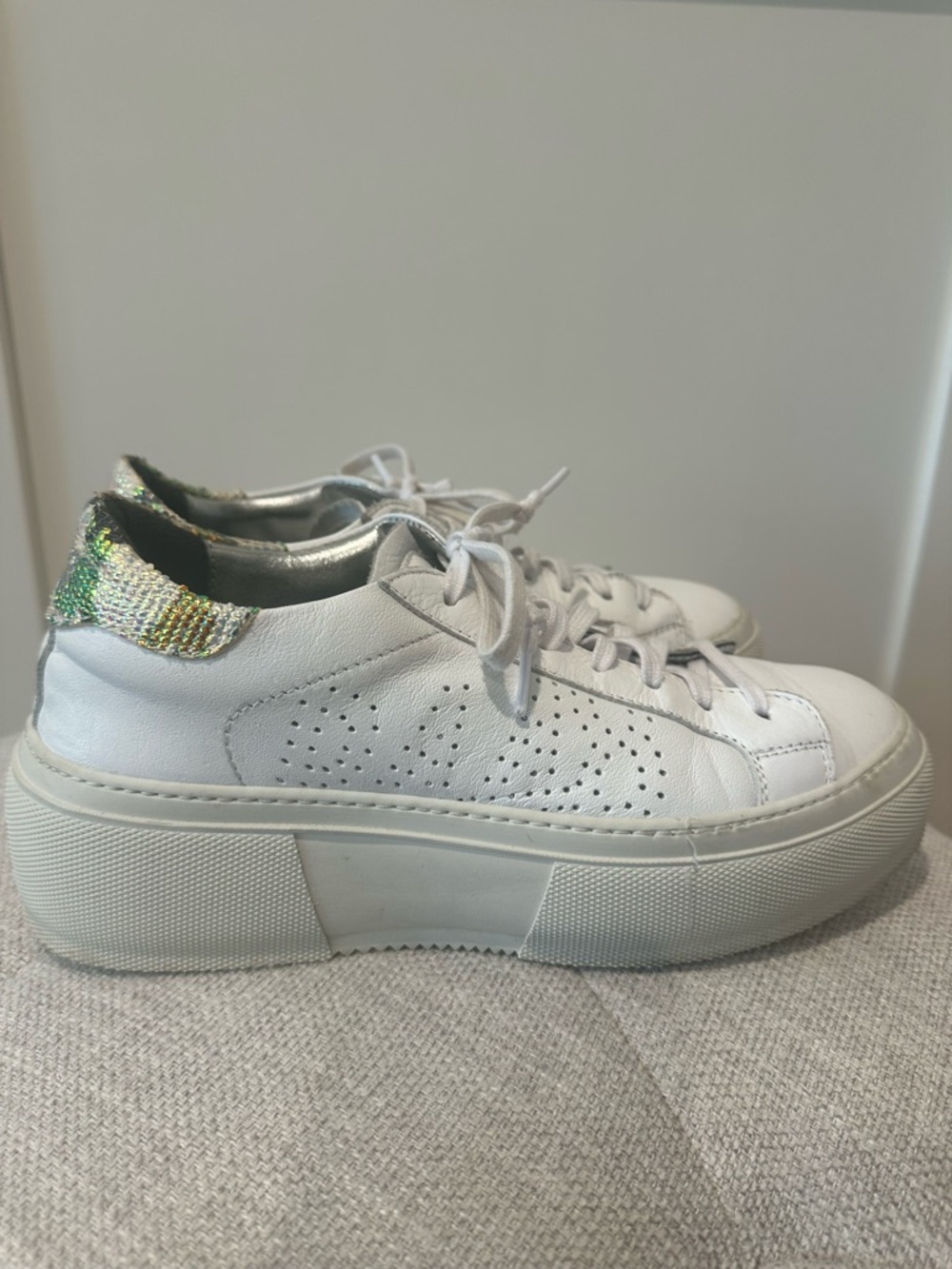 P448 women’s size 39 Thea white leather platform sneakers